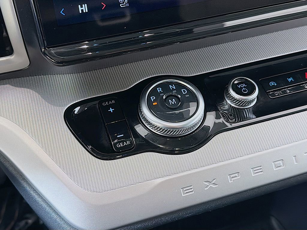 Used 2025 Ford Expedition Active image 39