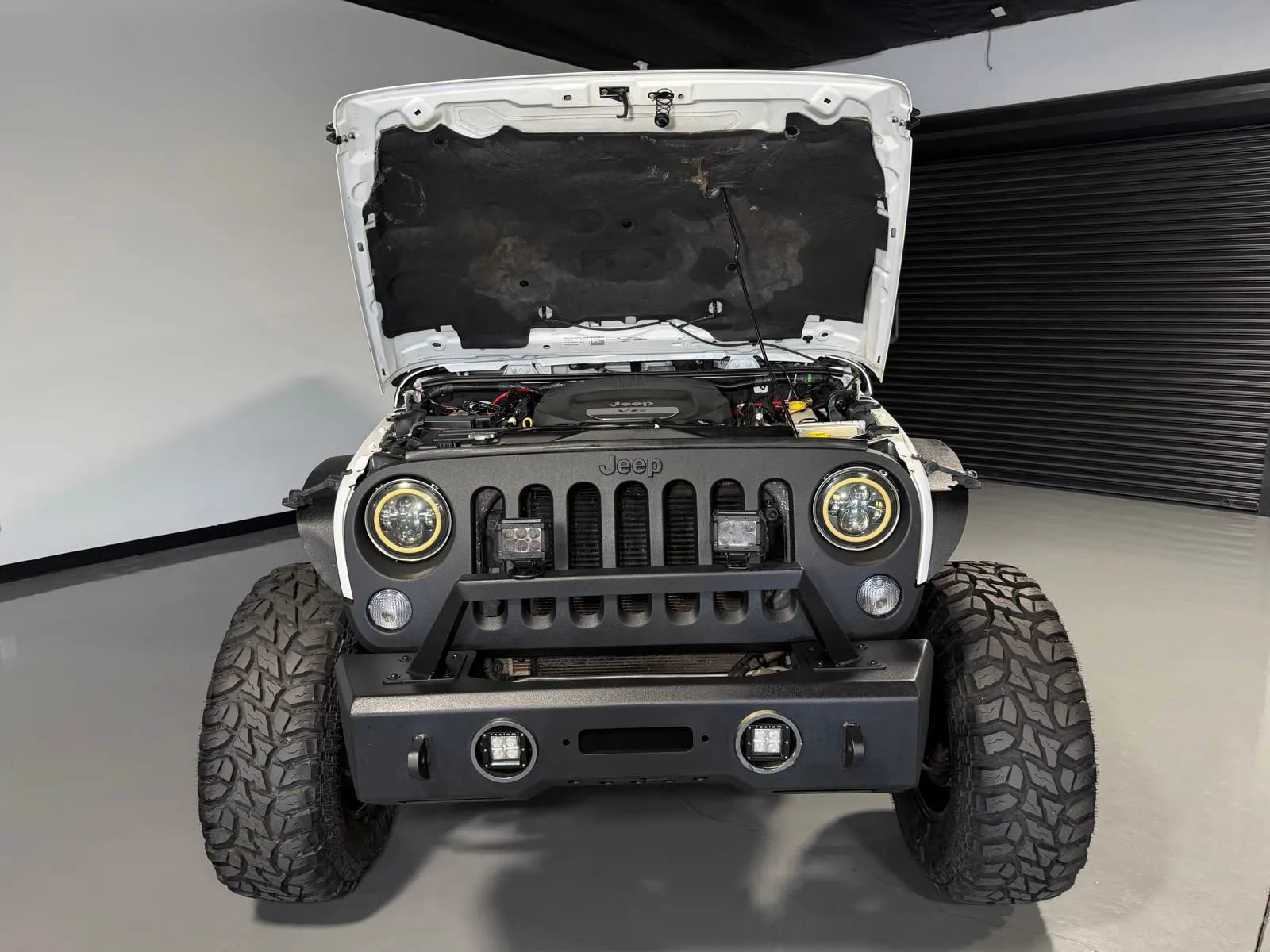 Used 2015 Jeep Wrangler Unlimited Rubicon w/ Connectivity Group AWD/4WD image 7