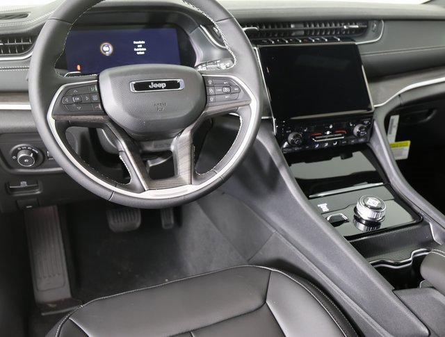 New 2025 Jeep Grand Cherokee Limited w/ Black Appearance Package image 12