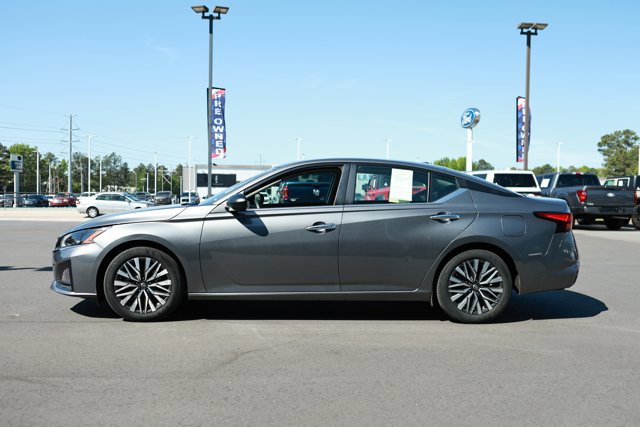 Used 2024 Nissan Altima 2.5 SV FWD image 9