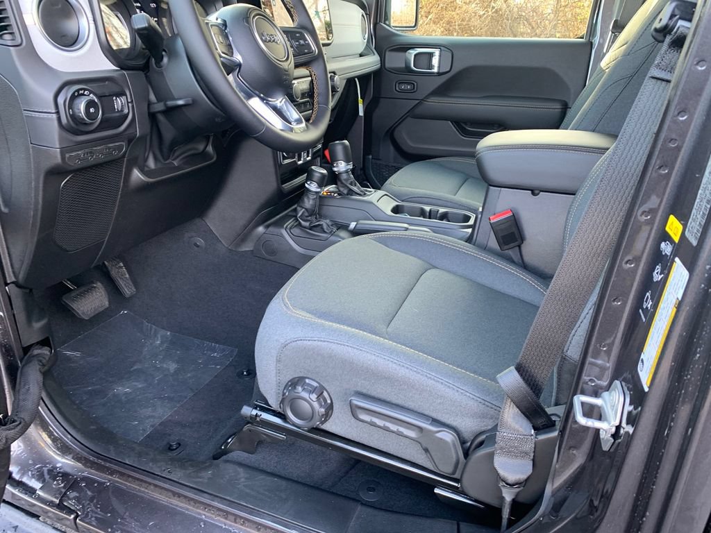 New 2025 Jeep Wrangler Unlimited Sahara w/ Safety Group AWD/4WD image 14