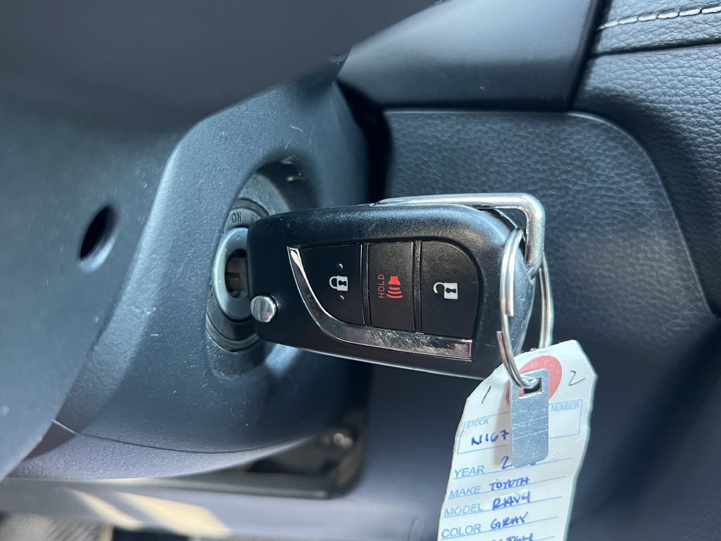 Used 2019 Toyota RAV4 LE AWD/4WD image 23