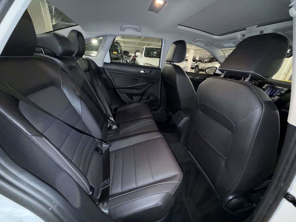 Used 2024 Volkswagen Jetta SE w/ Panoramic Sunroof Package FWD image 17
