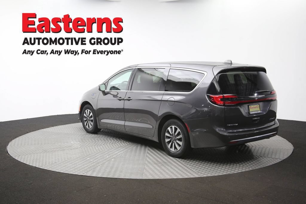 Used 2022 Chrysler Pacifica Touring-L w/ Uconnect Theater Family Group FWD image 65