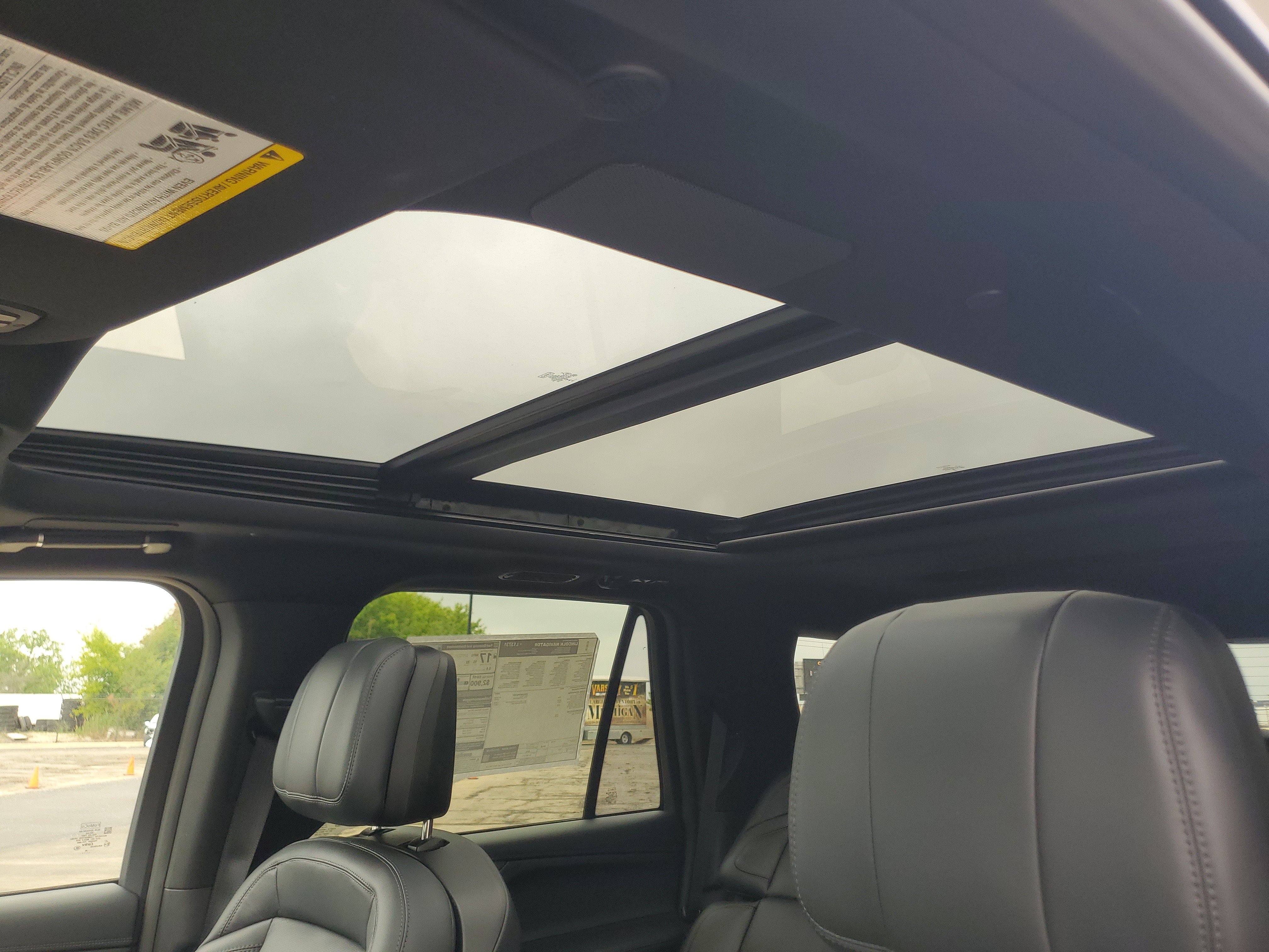 New 2026 Lincoln Navigator Reserve w/ Jet Appearance Package AWD/4WD image 11