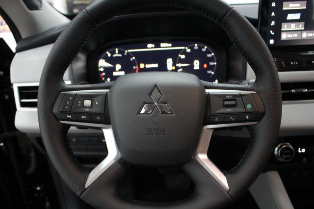 New 2026 Mitsubishi Outlander SE image 8