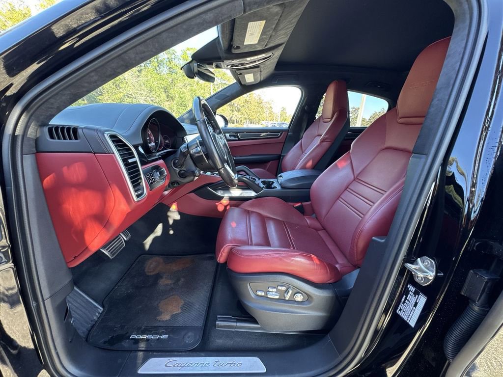 Used 2021 Porsche Cayenne Turbo image 15