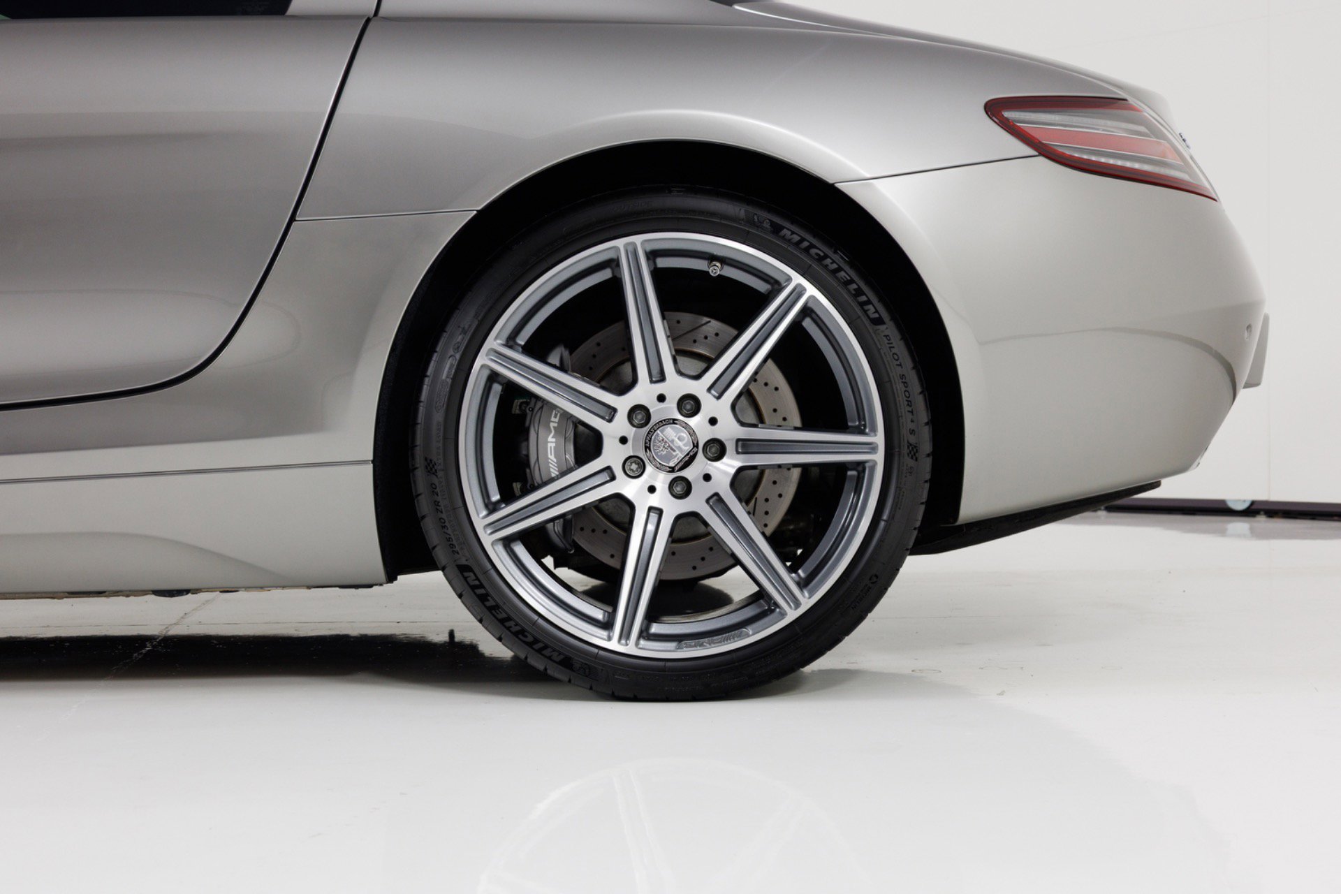 Used 2011 Mercedes-Benz SLS AMG Coupe image 12