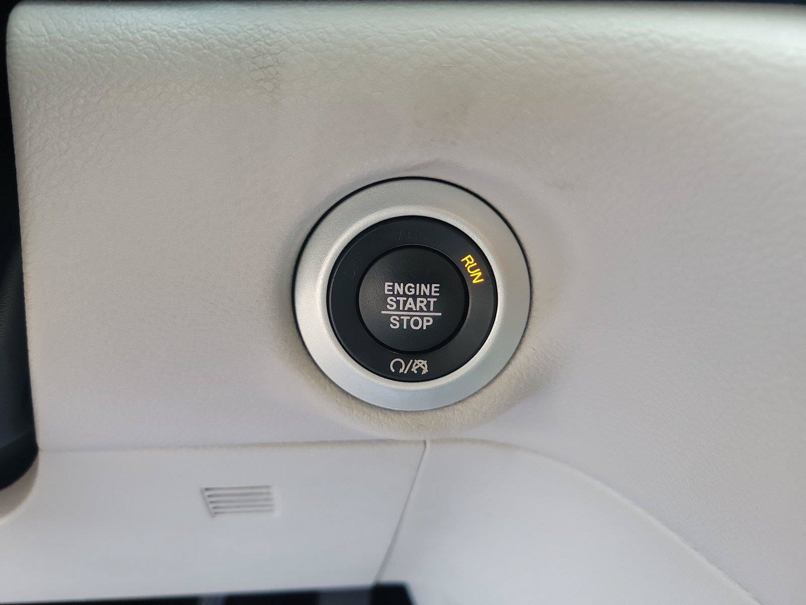 Used 2024 Chrysler Pacifica Touring-L FWD image 32