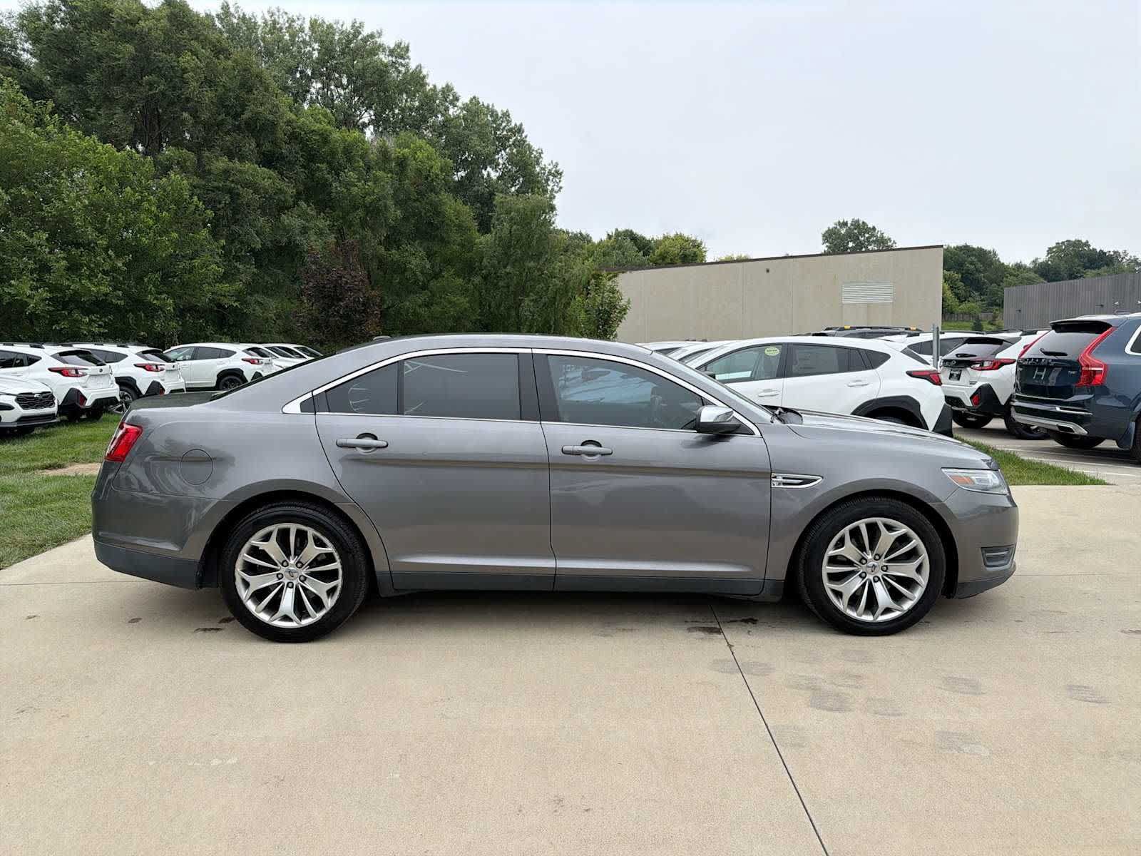 Used 2013 Ford Taurus Limited FWD image 7