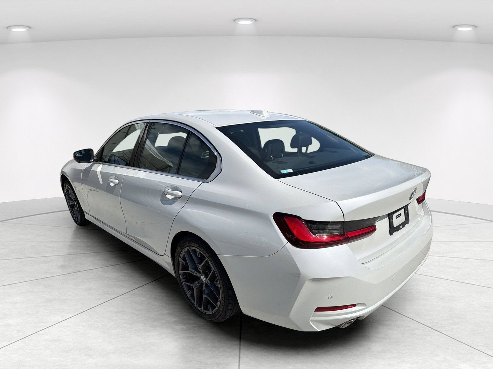Certified 2025 BMW 330i Sedan w/ Convenience Package RWD image 6