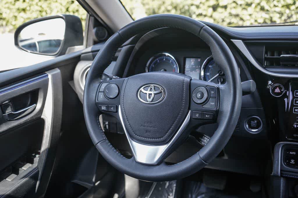Used 2017 Toyota Corolla SE w/ SE Premium Package FWD image 15
