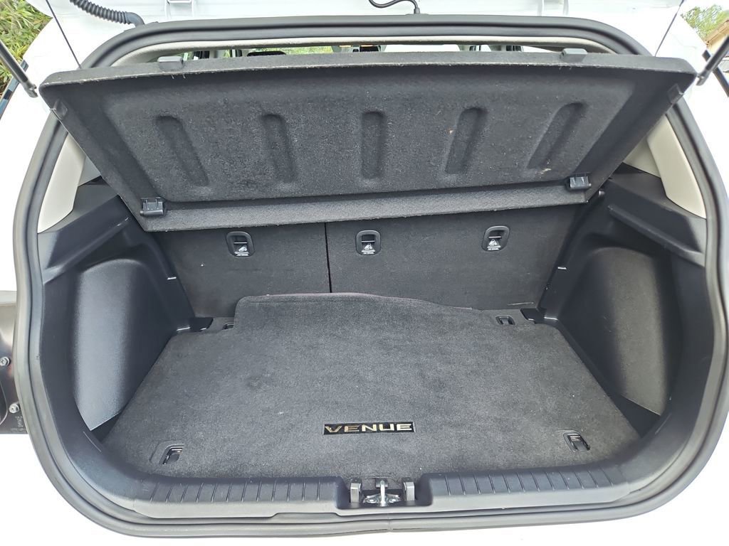 Used 2025 Hyundai Venue SEL image 30