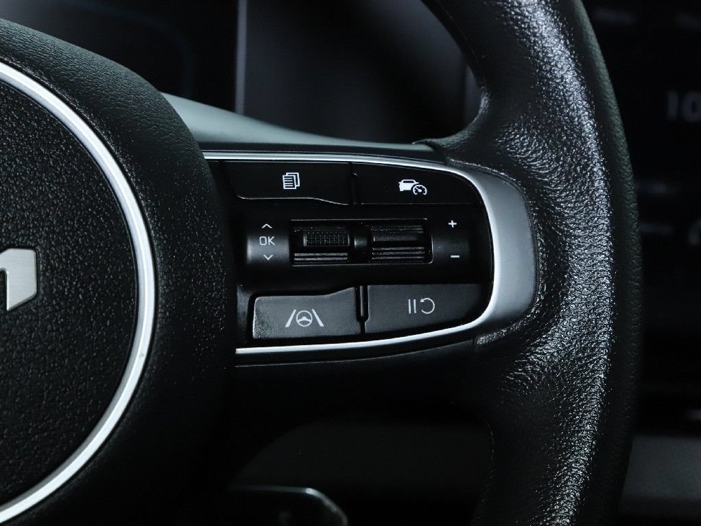 Used 2025 Kia Sportage LX FWD image 23