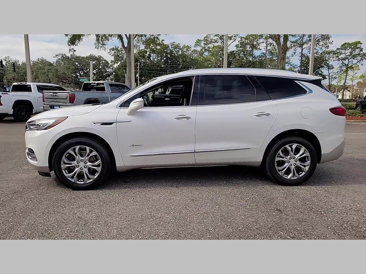 Used 2018 Buick Enclave Avenir w/ Avenir Technology Package image 16