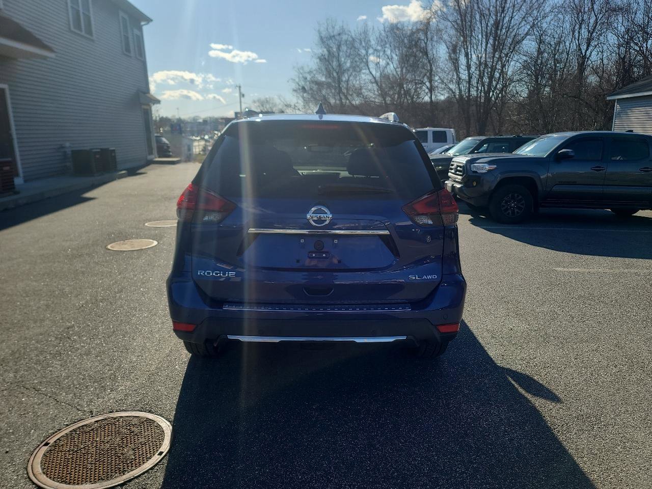 Used 2019 Nissan Rogue SL w/ Premium Package image 6