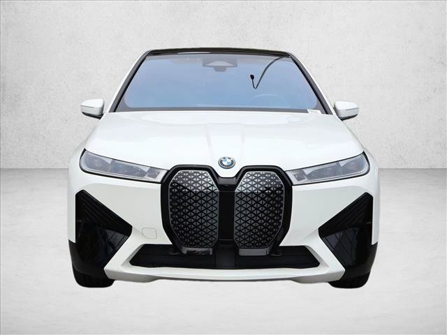 Used 2023 BMW iX xDrive50 w/ Sport Package AWD/4WD image 3