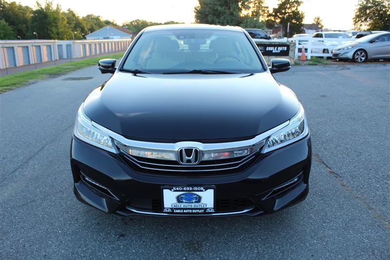 Used 2017 Honda Accord Touring image 2