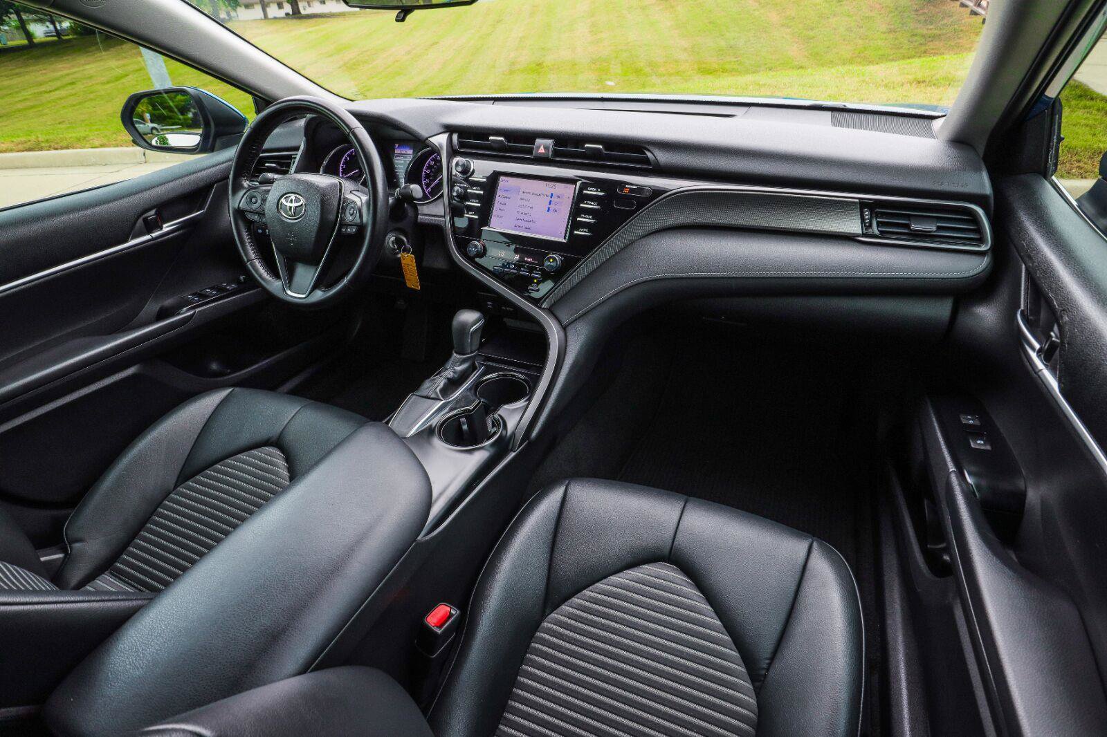 Used 2019 Toyota Camry SE FWD image 30