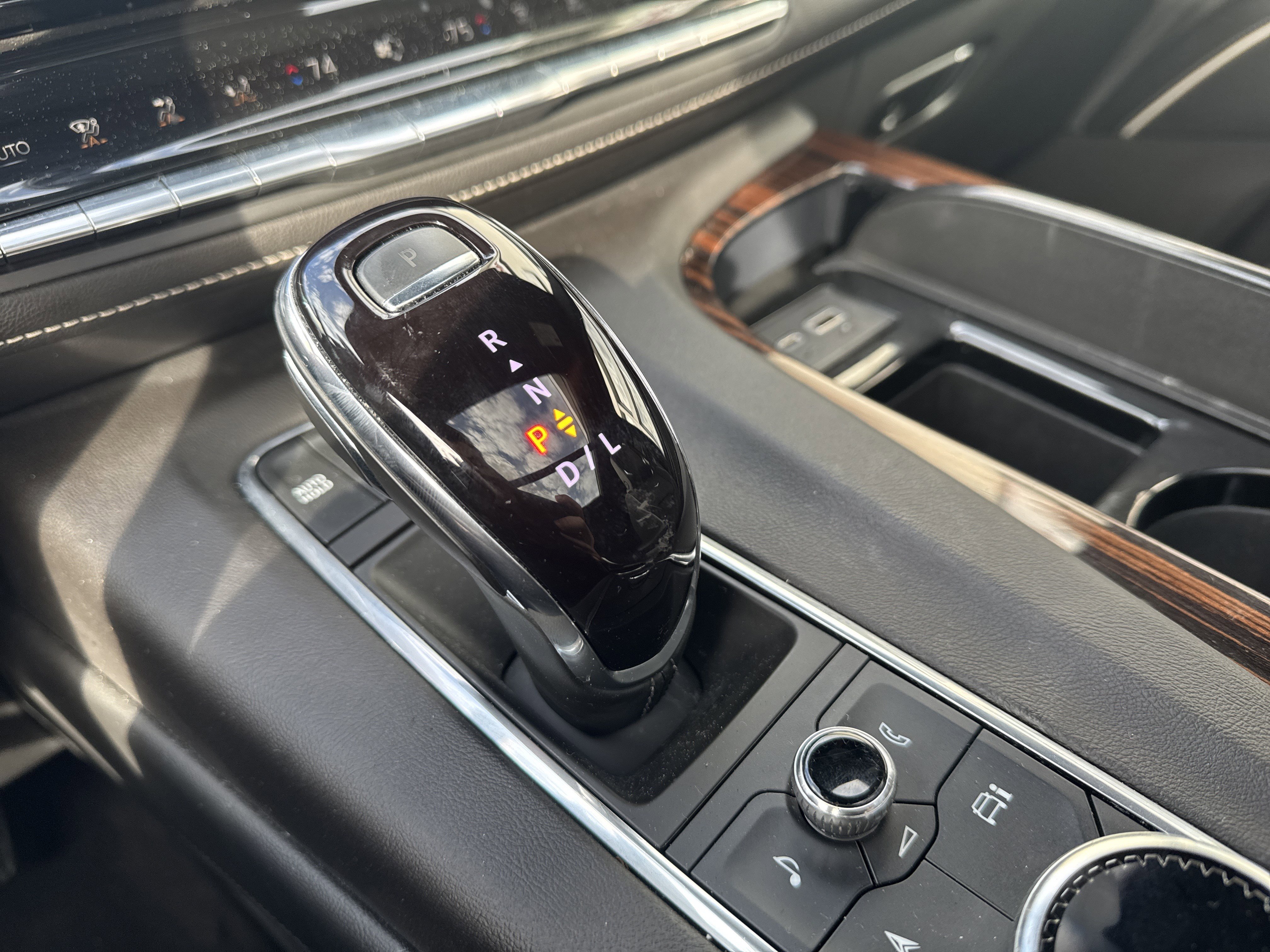 Used 2023 Cadillac Escalade Premium Luxury image 18