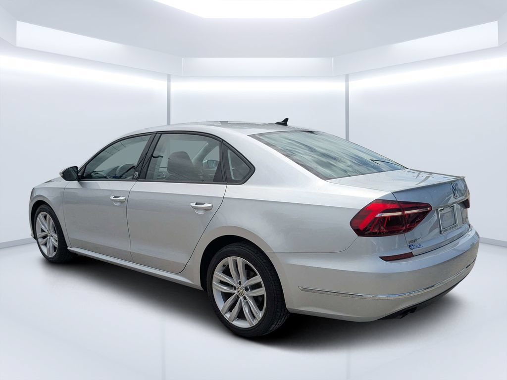 Used 2019 Volkswagen Passat 2.0T Wolfsburg FWD image 5
