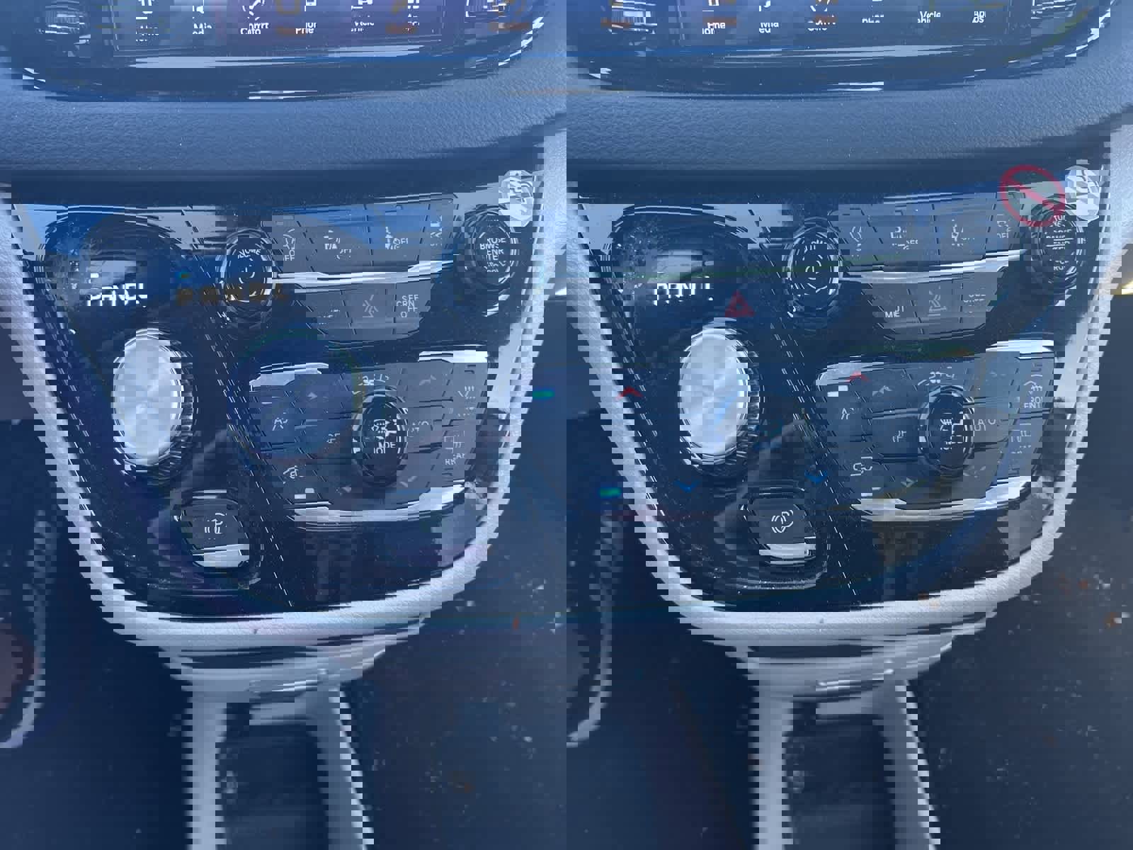 Used 2024 Chrysler Pacifica Touring-L image 35