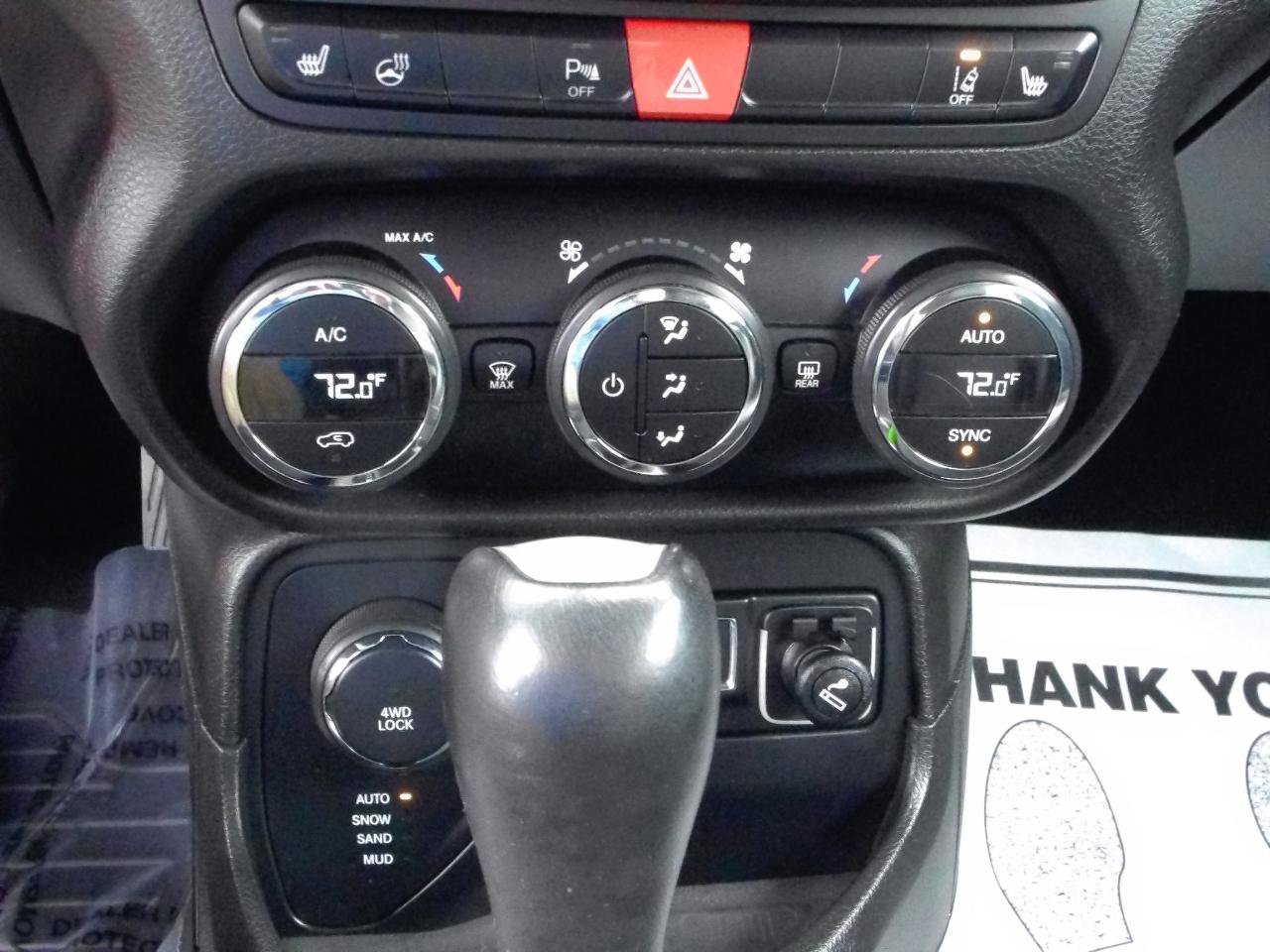 Used 2016 Jeep Renegade Limited image 24