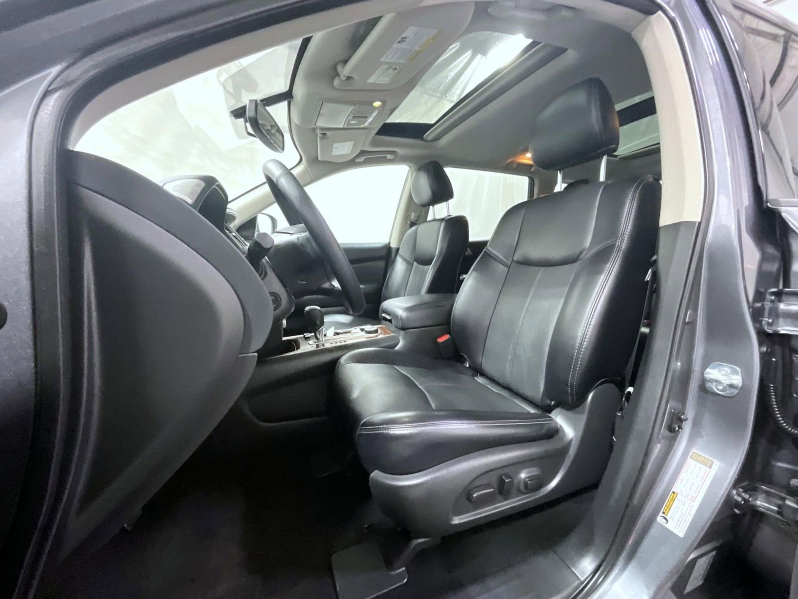 Used 2020 Nissan Pathfinder Platinum image 11