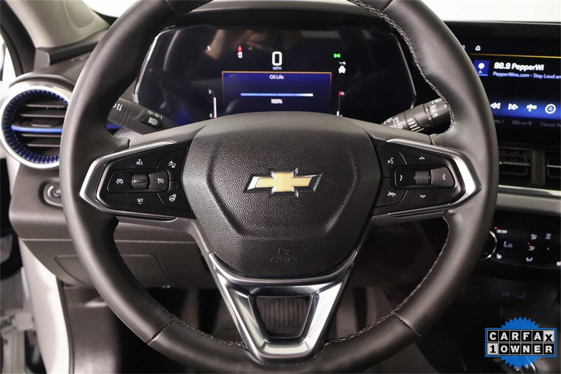 Used 2025 Chevrolet Trax LT w/ LT Convenience Package image 3