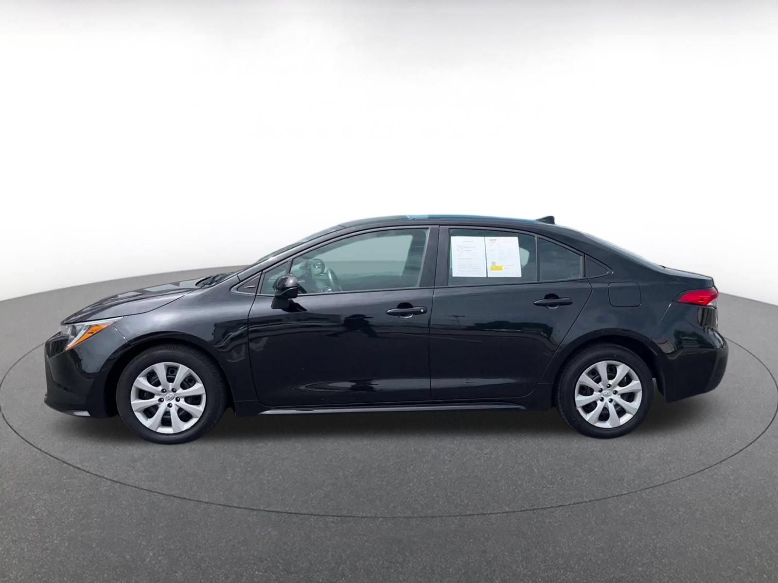 Used 2025 Toyota Corolla LE FWD image 8