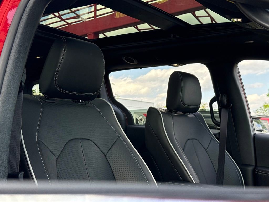 New 2027 Chrysler Pacifica Limited FWD image 58