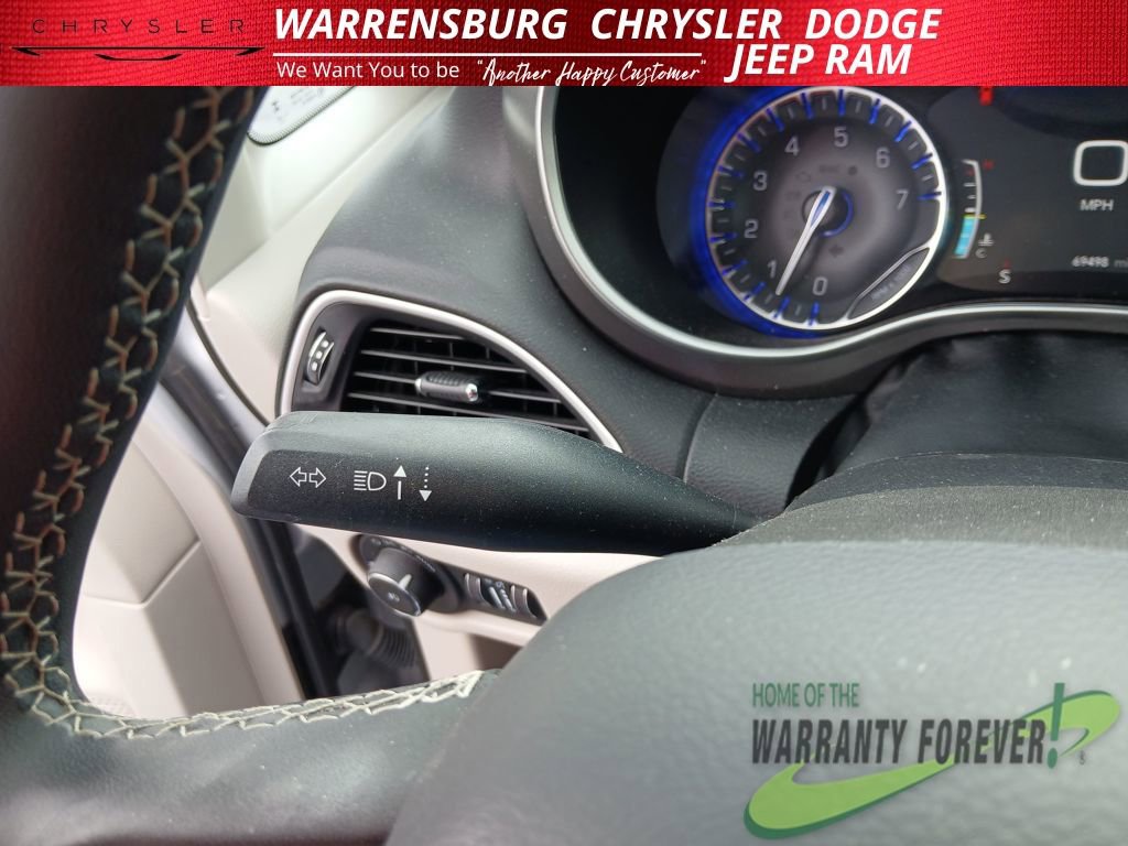 Used 2024 Chrysler Pacifica Touring-L image 17