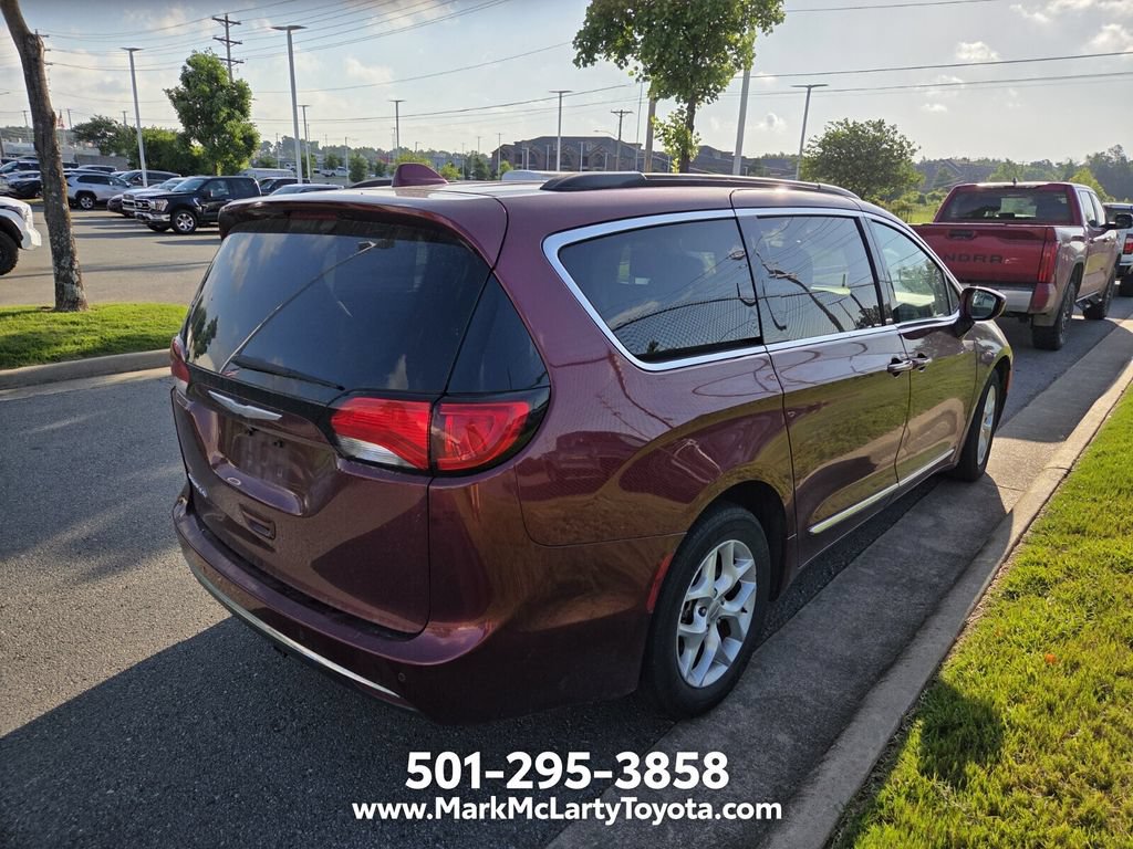Used 2017 Chrysler Pacifica Touring-L FWD image 10
