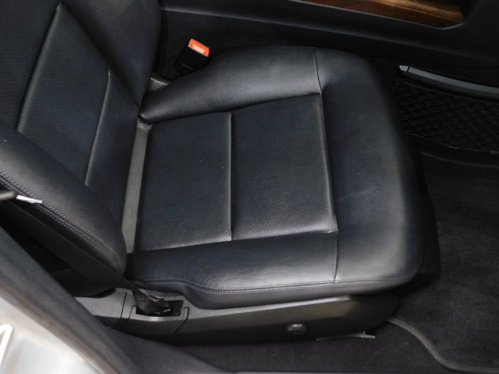 Used 2013 Mercedes-Benz E 350 4MATIC Sedan image 96