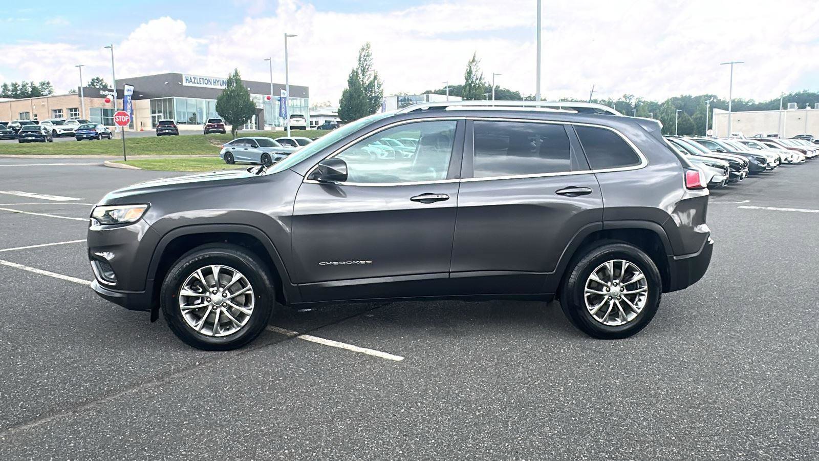 Used 2019 Jeep Cherokee Latitude Plus w/ Comfort/Convenience Group image 13