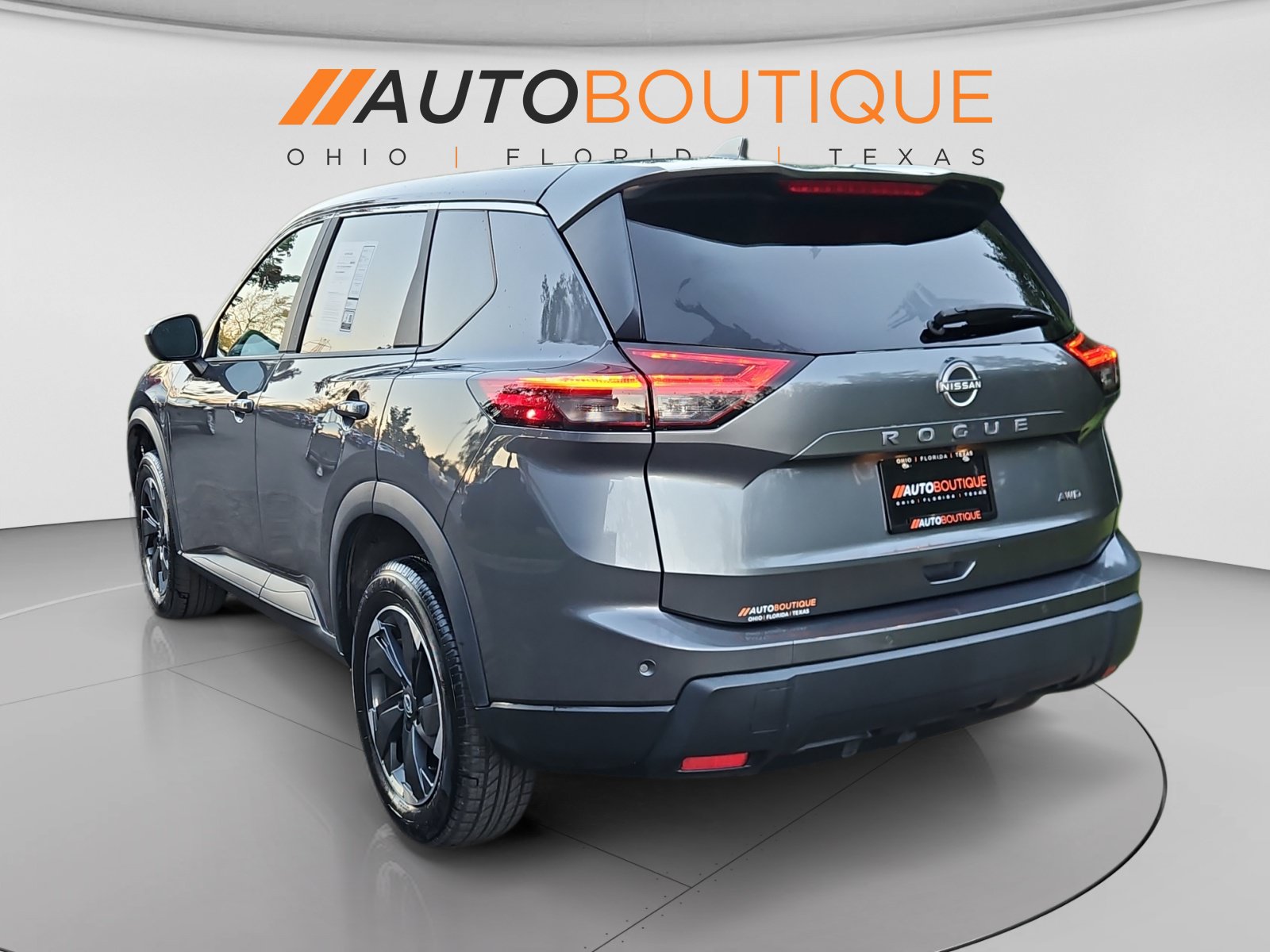 Used 2025 Nissan Rogue SV AWD/4WD image 3