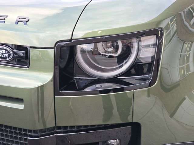 New 2026 Land Rover Defender 130 X-Dynamic SE image 18