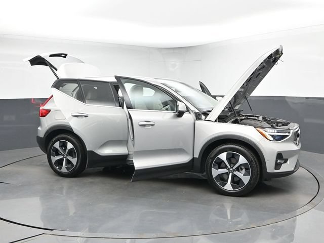 Used 2025 Volvo XC40 B5 Plus AWD/4WD image 50