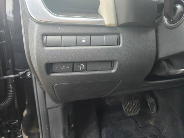 Used 2023 Nissan Rogue SV AWD/4WD image 16
