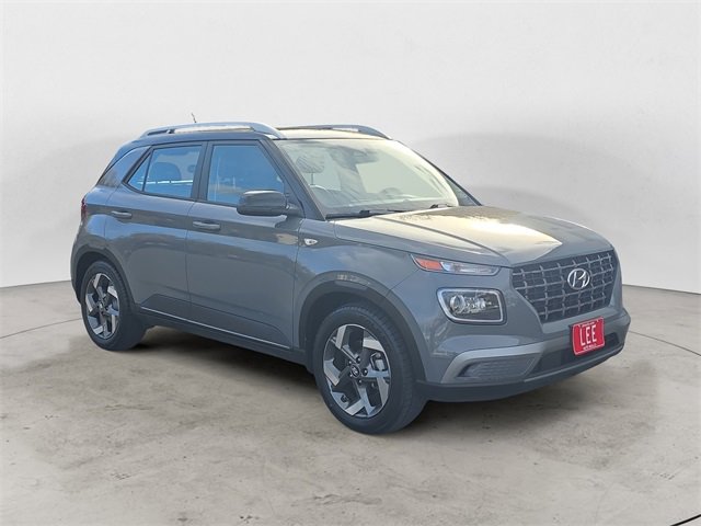 Used 2023 Hyundai Venue Limited image 7