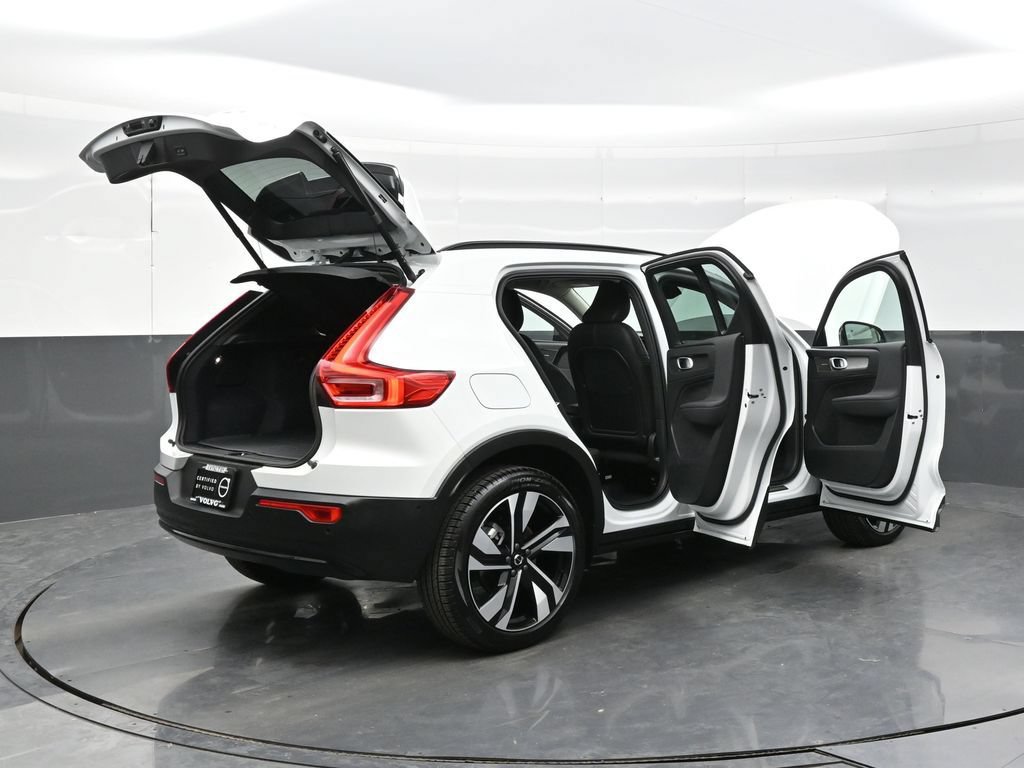 New 2026 Volvo XC40 B5 Ultra w/ Climate Package AWD/4WD image 44