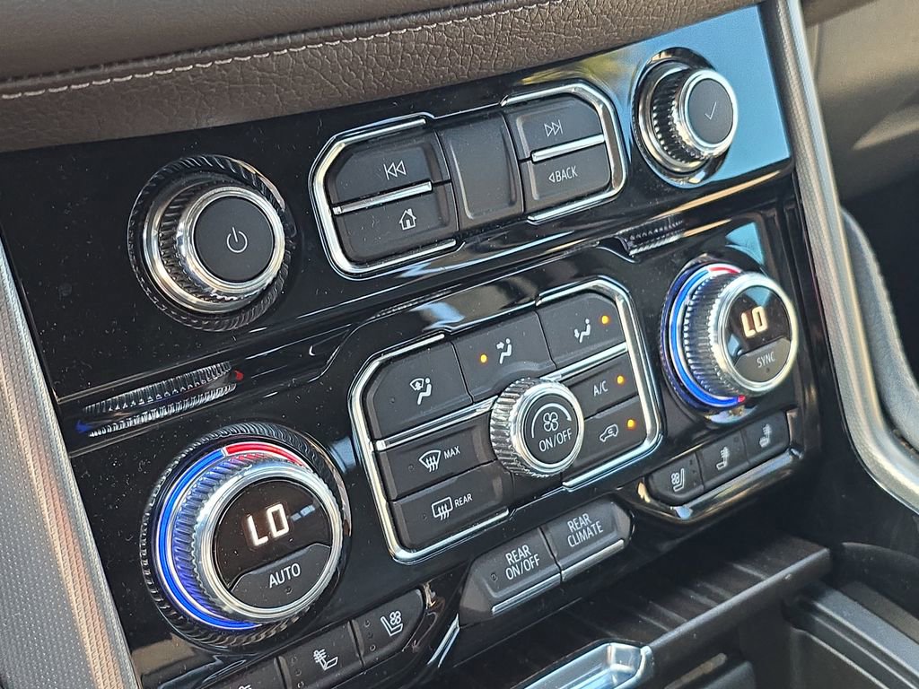 Used 2022 GMC Yukon XL Denali w/ Denali Premium Package image 29