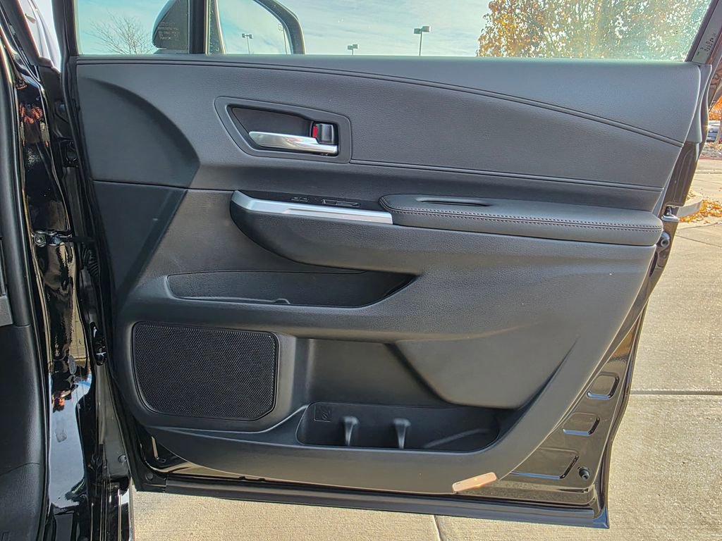Used 2025 Toyota Sienna Platinum image 25