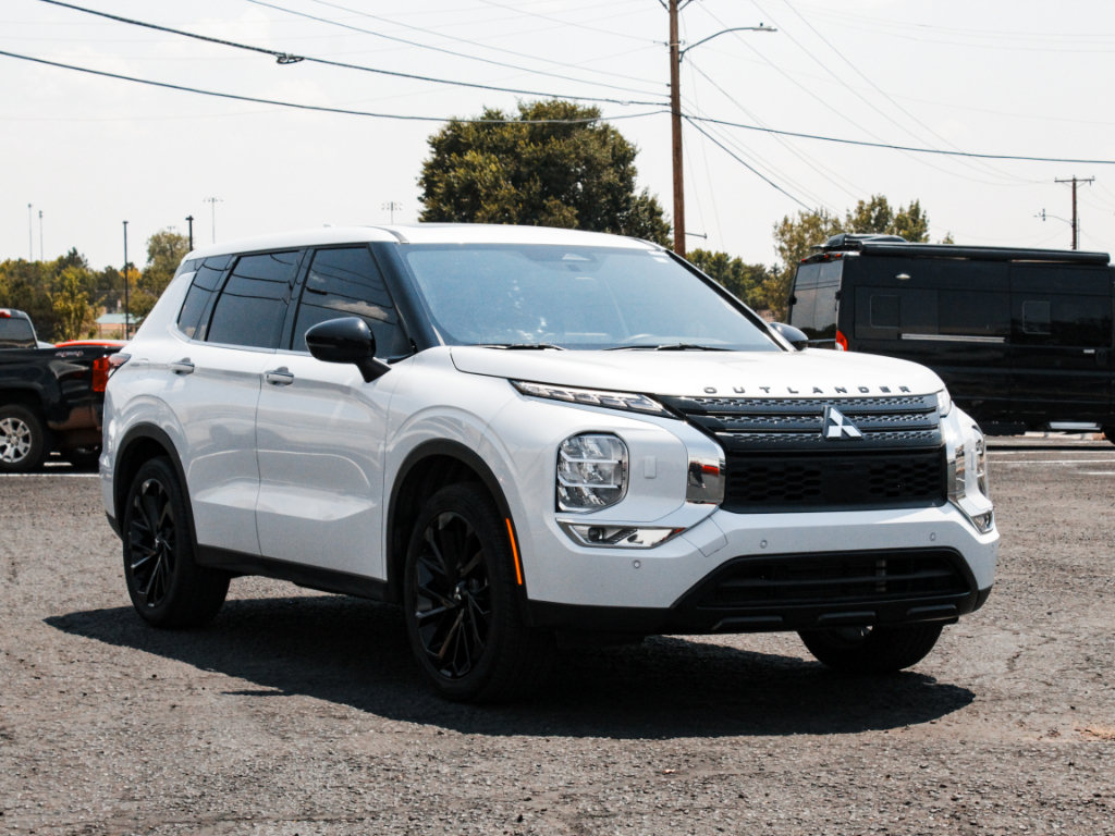 Used 2024 Mitsubishi Outlander SE Black Edition AWD/4WD image 3