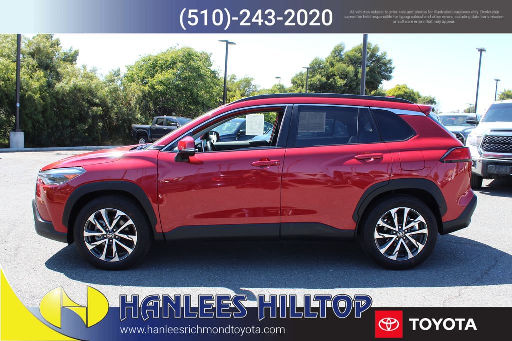 Used 2024 Toyota Corolla Cross XLE w/ Convenience Package FWD image 2