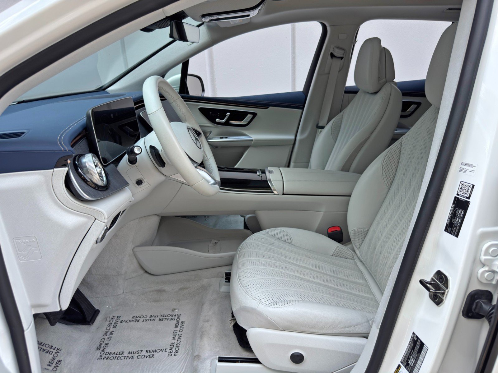 Used 2023 Mercedes-Benz EQE 500 4MATIC SUV w/ Exclusive Trim Package image 16