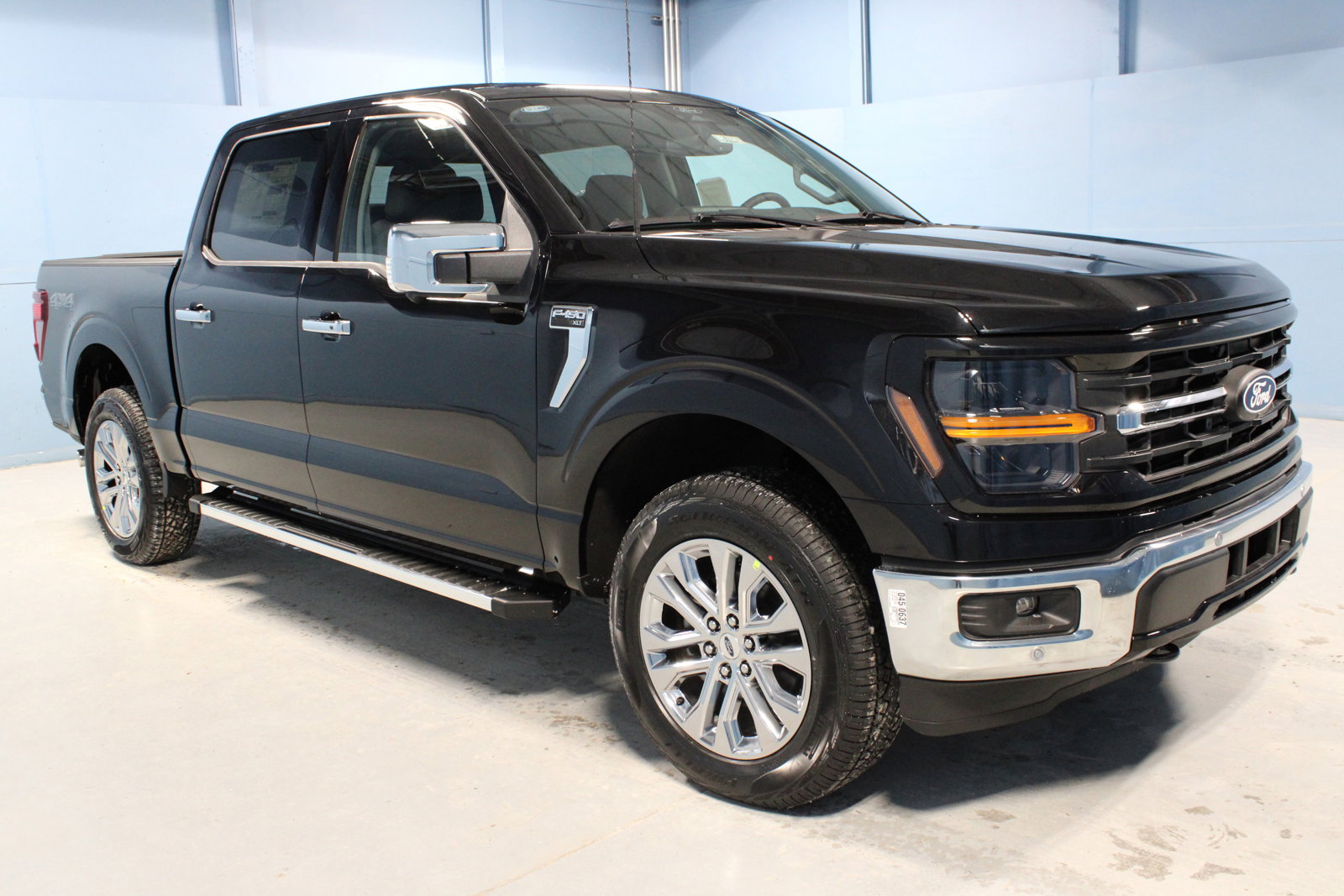 New 2025 Ford F150 XLT w/ Equipment Group 302A MID