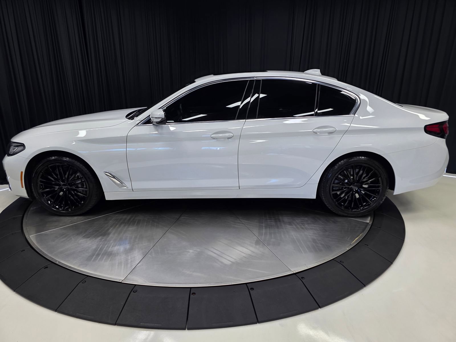 Used 2023 BMW 540i xDrive w/ Premium Package AWD/4WD image 9