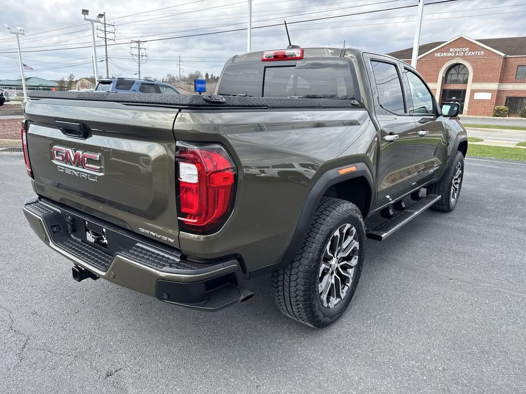 Used 2024 GMC Canyon Denali image 8