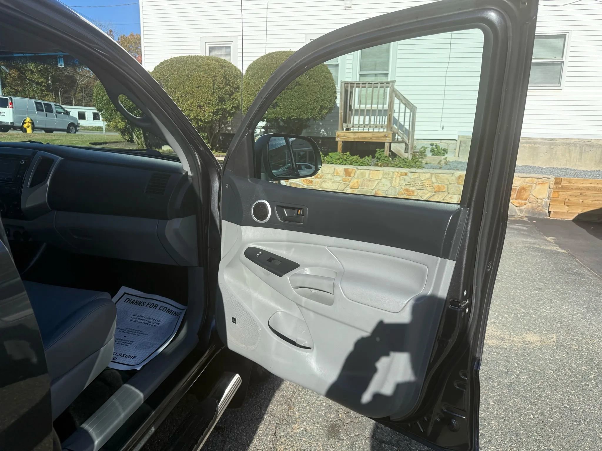 Used 2014 Toyota Tacoma 4x4 Double Cab w/ Limited Package image 18